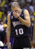 2002--含恨的鼻血-Mike Bibby