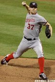 Strasburg 投球全身照