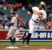 率先敲出全壘打的 Adam Jones