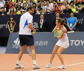 最後由伊凡與辛吉絲搭檔獲勝