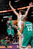Rajon Rondo--2010 年 對湖人  冠軍賽首度大三元