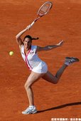 世界排名第111 位的法國選手 Virginie Razzano 擊敗小威