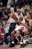 Michael Jordan -- 1992年季後賽 對熱火 -- 46分、11籃板、9助攻