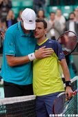 大戰近六小時的 Mathieu 與 Isner 惺惺相惜