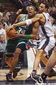 Paul Pierce -- 共 3 次單場罰球次數超過 20 次