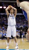 Dirk Nowitzki -- 共 2 次單場罰球次數超過 20 次
