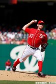 Strasburg 技高一籌，拿下勝投