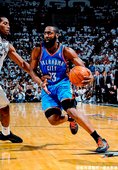 Harden 雖數據沒來的 Ginobili 漂亮，卻砍進了致勝三分球