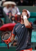 西班牙好手 Ferrer 淘汰英國希望 Murray  晉級四強