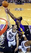 Kobe Bryant  生涯季後賽曾 1 次拿下超過 40 分 15 籃板成績