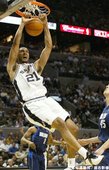 Tim Duncan  生涯季後賽曾 4 次拿下超過 40 分 15 籃板成績