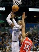 Dwight Howard  生涯季後賽曾 1 次拿下超過 40 分 15 籃板成績