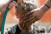 美國風行多年的 Down & Dirty 泥巴路跑賽