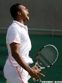 Tsonga 以 3 比 1 擊退 Garcia-Lopez
