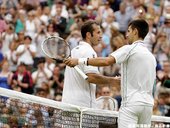 Djokovic 以 3 比 1 淘汰 Stepanek