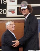 2008 年  Robin Lopez