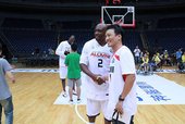 Mitch Richmond 與主持人 Alex 合照