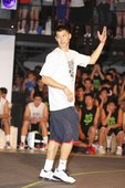 Nike球星林書豪擔任Nike Summer Nights後衛訓練營指導教練，親身示範上籃動作