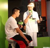 林書豪在現場接受主持人訪問