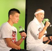 林書豪在現場接受主持人訪問