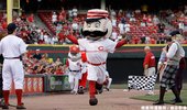 Mr.Redlegs 在吉祥賽跑比賽中摘冠