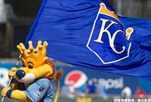 Sluggerrr 高舉皇家大旗