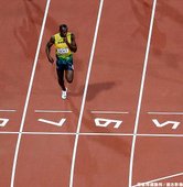 [男子田徑] Usain Bolt 率先通過終點