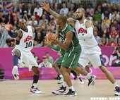 Kobe Bryant和Tyson Chandler照樣積極防守