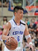 李學林右眼依然紅腫