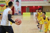 林書豪與小朋友打全場