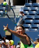 Azarenka 直落二輕騎過關