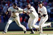 鏖戰10局　巨人隊艱苦獲勝