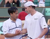 2001 年  法網擊敗張德培
