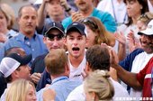 2003 年 Roddick 在美網奪冠後與教練及親友團們慶祝
