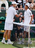 2010 年 Roddick 在溫網遭到盧彥勳淘汰