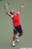 Ferrer 與 Tipsarevic 苦戰五盤後，Ferrer 挺進四強