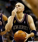 Kidd 的招牌罰球姿勢  2002-03 球季