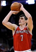 公鹿 -- Ersan Ilyasova