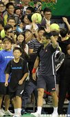 Novak Djokovic 向球迷致意