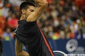 Novak Djokovic模仿Rafael Nadal
