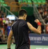 Novak Djokovic模仿Rafael Nadal