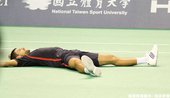 Novak Djokovic直落二後倒地慶祝