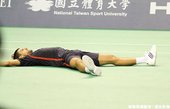 Novak Djokovic直落二後倒地慶祝