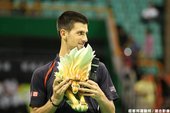 Novak Djokovic獲贈禮物