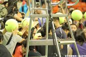 Novak Djokovic 繼續為球迷簽名