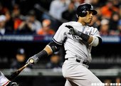 Robinson Cano 敲出二壘安打