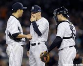 上前安撫投手黑田的 Joe Girardi