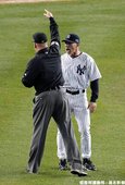 憤怒抗議的 Joe Girardi