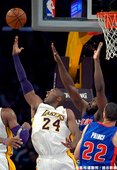 Kobe Bryant 得到 15 分 8 籃板