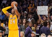 Kobe 與球迷有趣標語